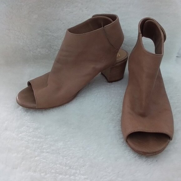Vero Cuoio Tan Women's Sandals - Picture 2 of 5
